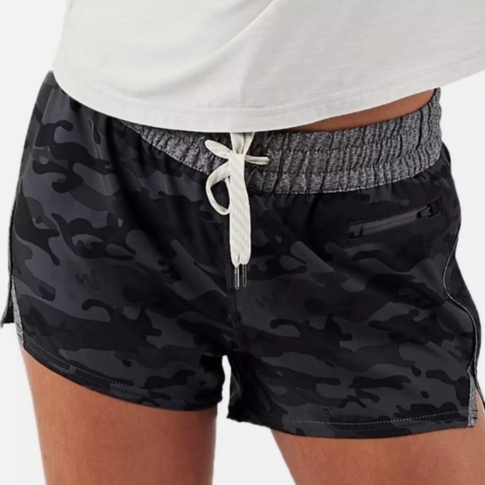 Vuori Clementine mini shorts. Black and grey. Camo print. Built-in liner. Size L